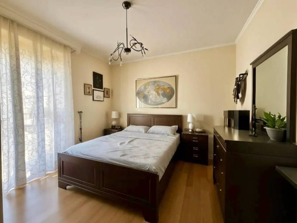 Luxurious built and equipped detached house