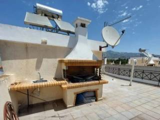 Luxurious built and equipped detached house