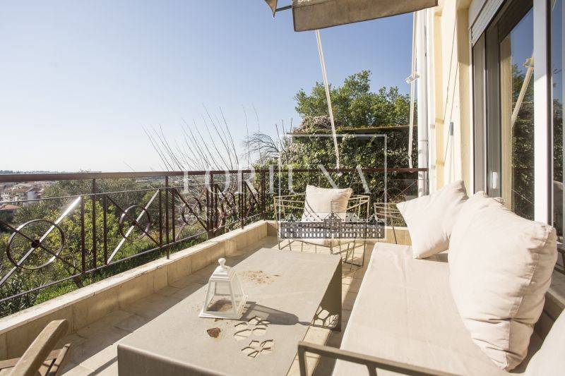 Θέα από μπαλκόνι