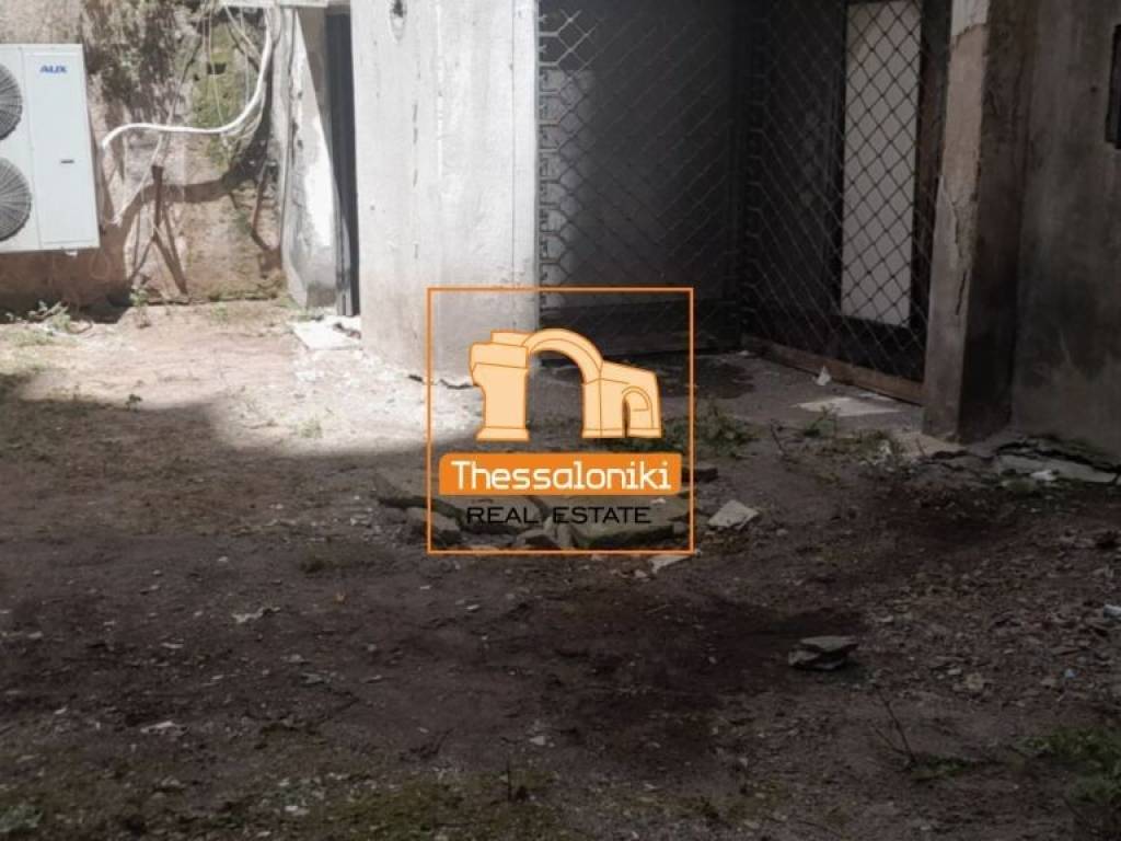 Πλ. Αντιγονιδών, Κατάστημα, 304 τ.μ.