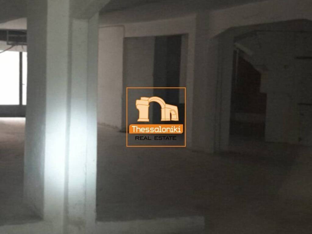 Πλ. Αντιγονιδών, Κατάστημα, 304 τ.μ.