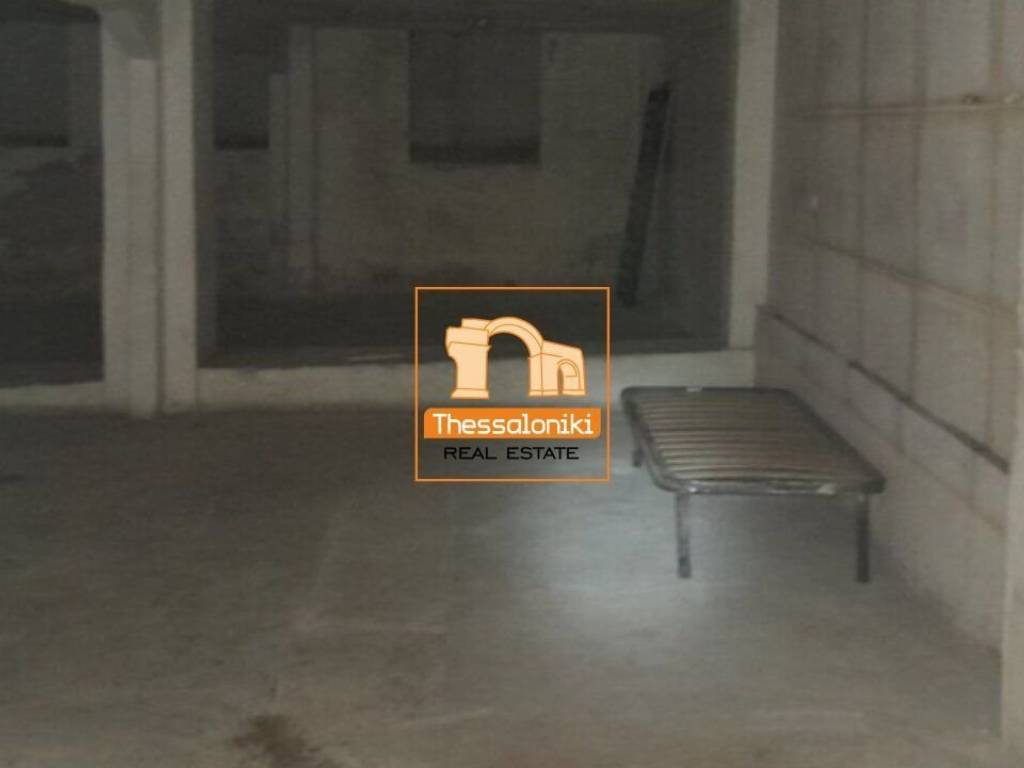 Πλ. Αντιγονιδών, Κατάστημα, 304 τ.μ.