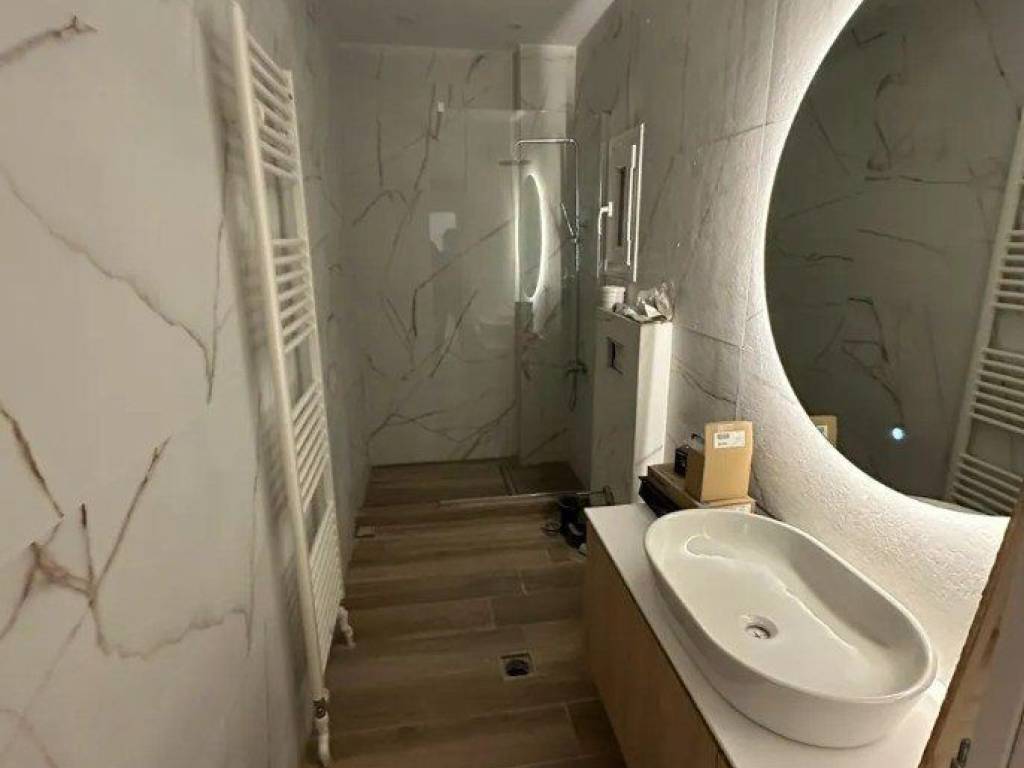 Forumland Real Estate, Μπάνιο