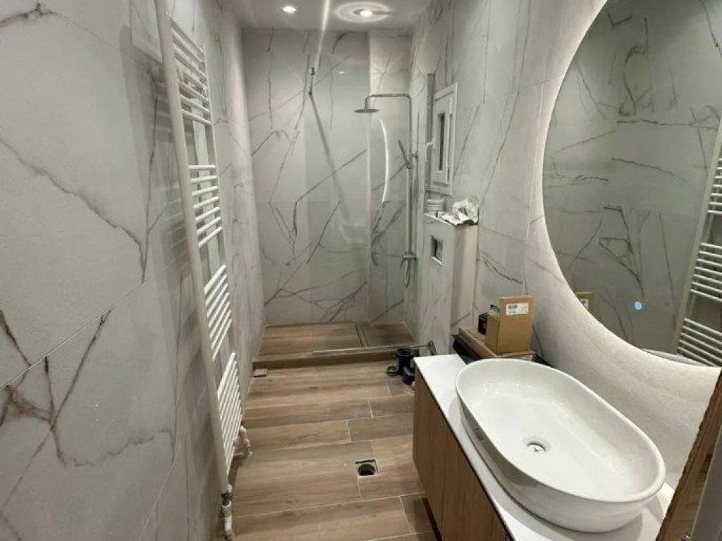 Forumland Real Estate, Μπάνιο