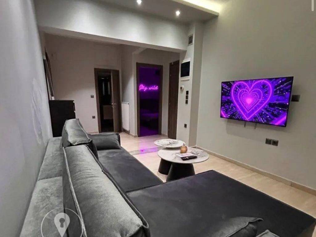 Forumland Real Estate, Σαλόνι