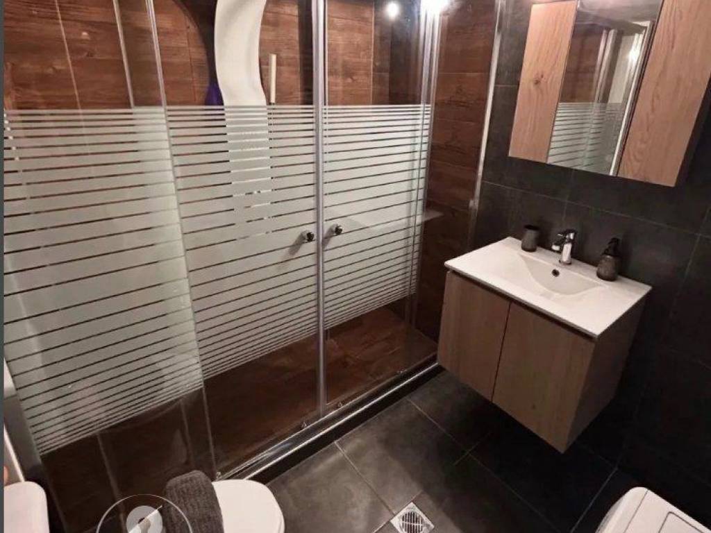 Forumland Real Estate, Μπάνιο