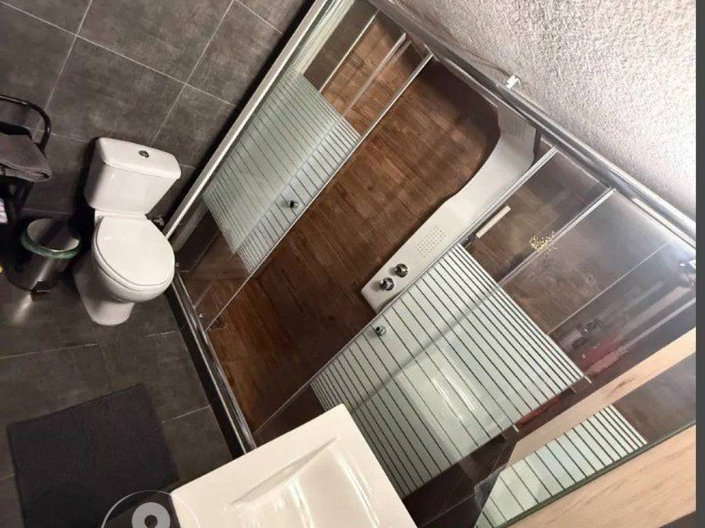 Forumland Real Estate, Μπάνιο