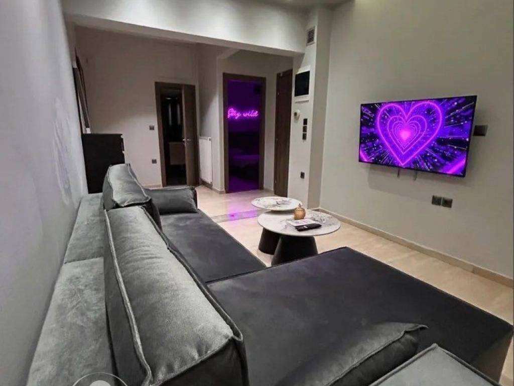 Forumland Real Estate, Σαλόνι