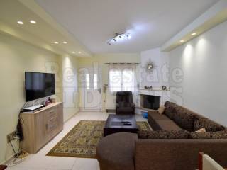 ΣΑΛΟΝΙ ΜΕ ΤΖΑΚΙ