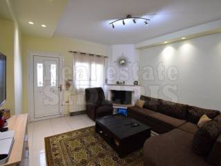 ΣΑΛΟΝΙ ΜΕ ΤΖΑΚΙ