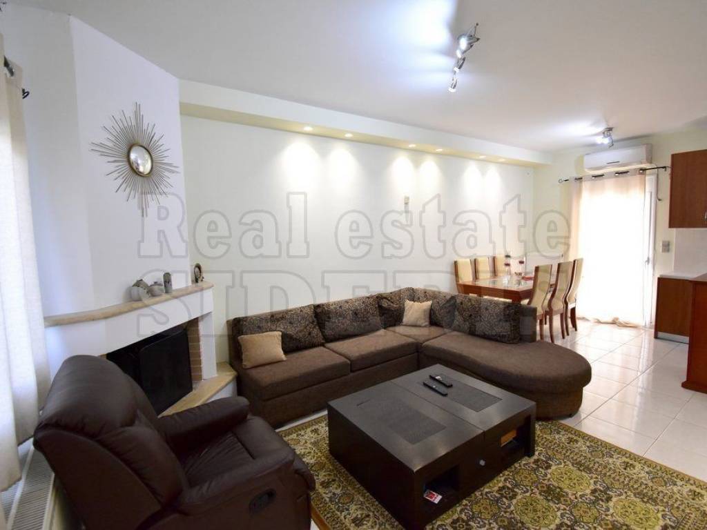 ΣΑΛΟΝΙ ΜΕ ΤΖΑΚΙ