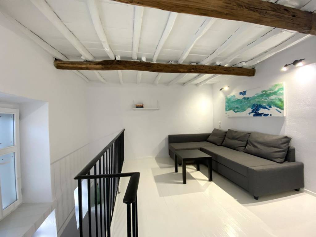 Δέυτερο Καθιστικό