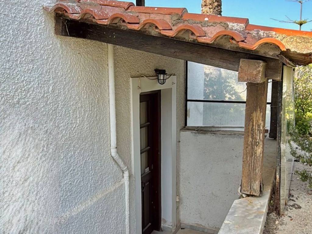 Σκάλα για γκαρσονιέρα