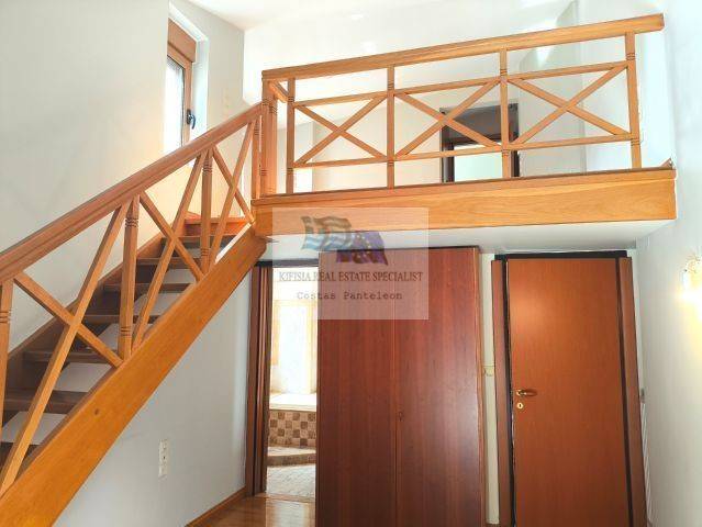 ENTRANCE - TO THE 1st FLOOR