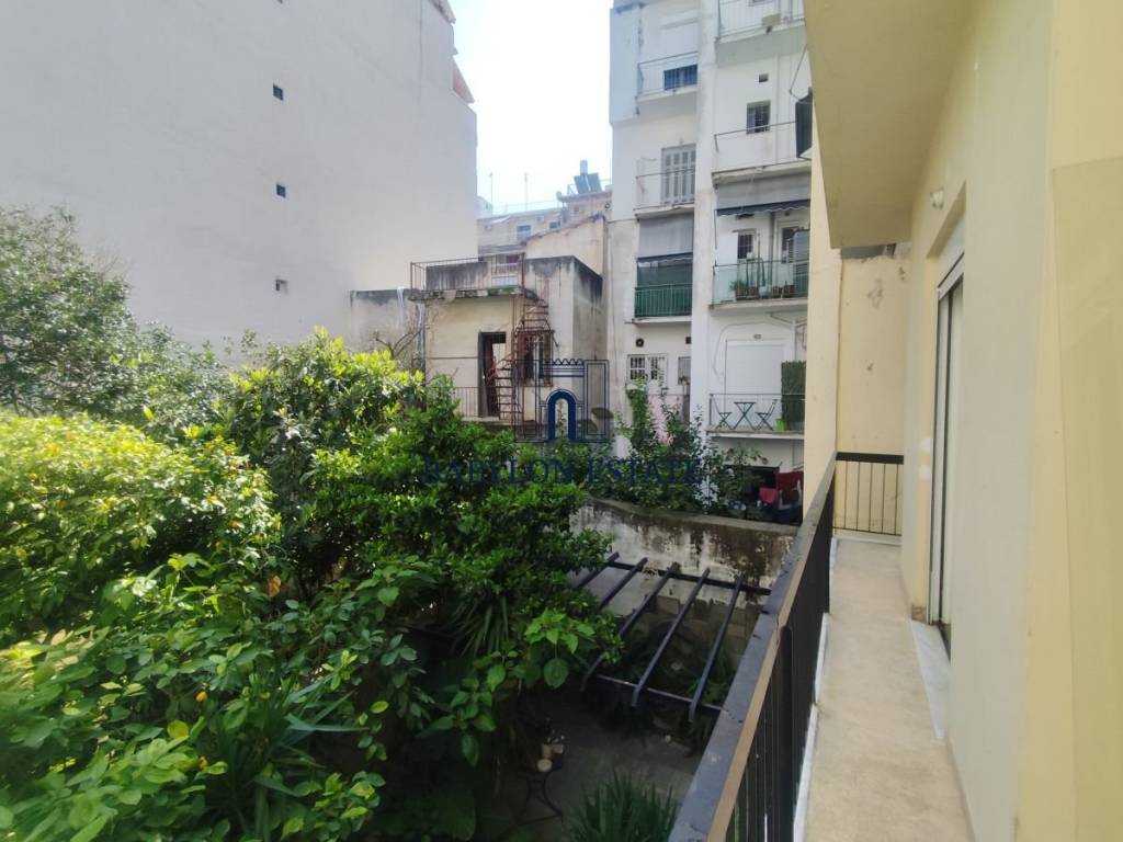 Θέα από μπαλκόνι