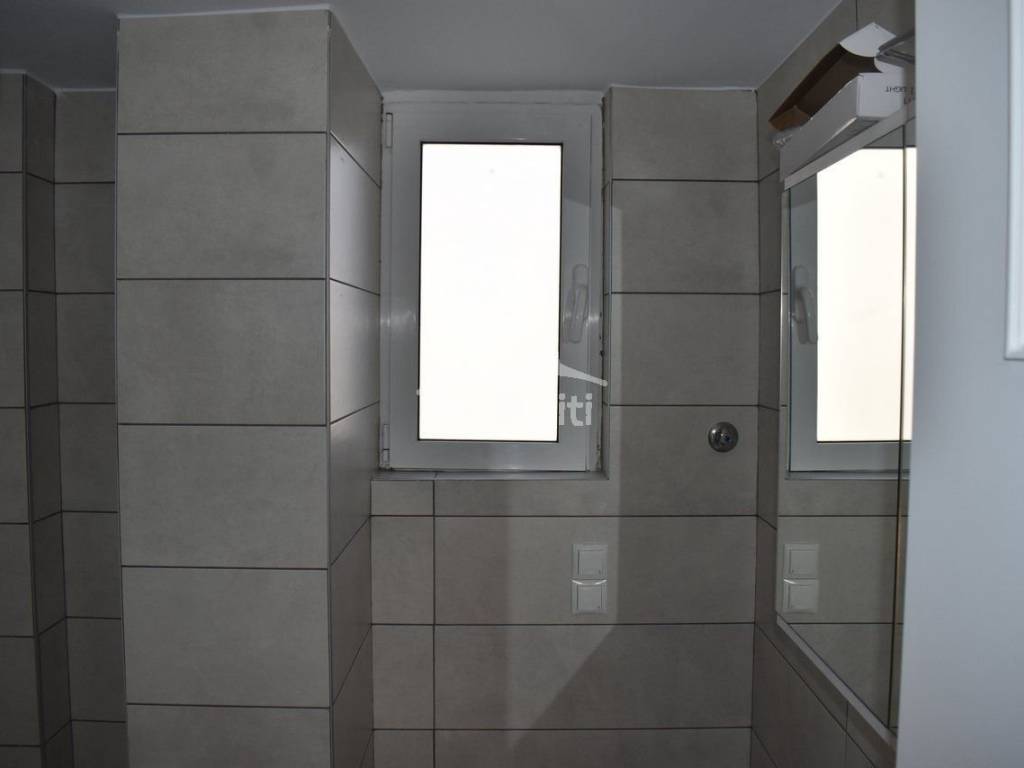 ΠΑΡΑΘΥΡΟ ΛΟΥΤΡΟΥ