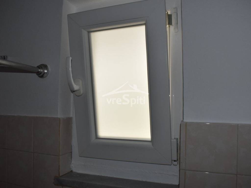 ΠΑΡΑΘΥΡΟ ΛΟΥΤΡΟΥ