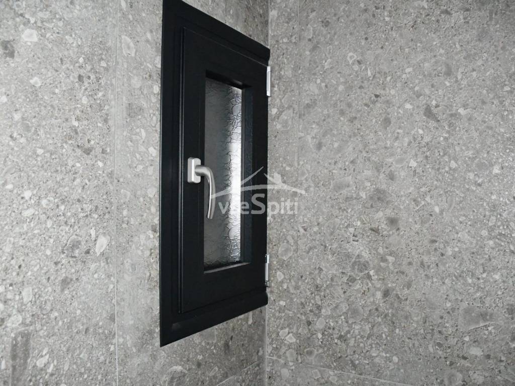 ΠΑΡΑΘΥΡΟ ΜΠΑΝΙΟΥ