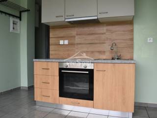 ΚΟΥΖΙΝΑ ΜΕ ΣΥΣΚΕΥΕΣ