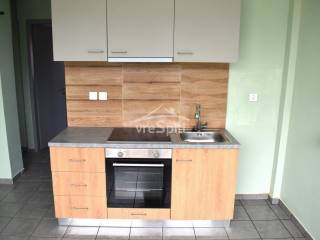 ΚΟΥΖΙΝΑ ΜΕ ΣΥΣΚΕΥΕΣ