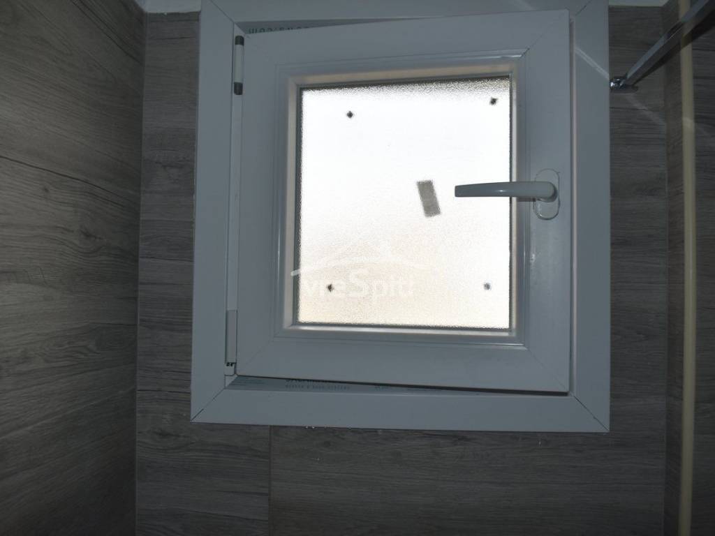 ΠΑΡΑΘΥΡΟ ΛΟΥΤΡΟΥ