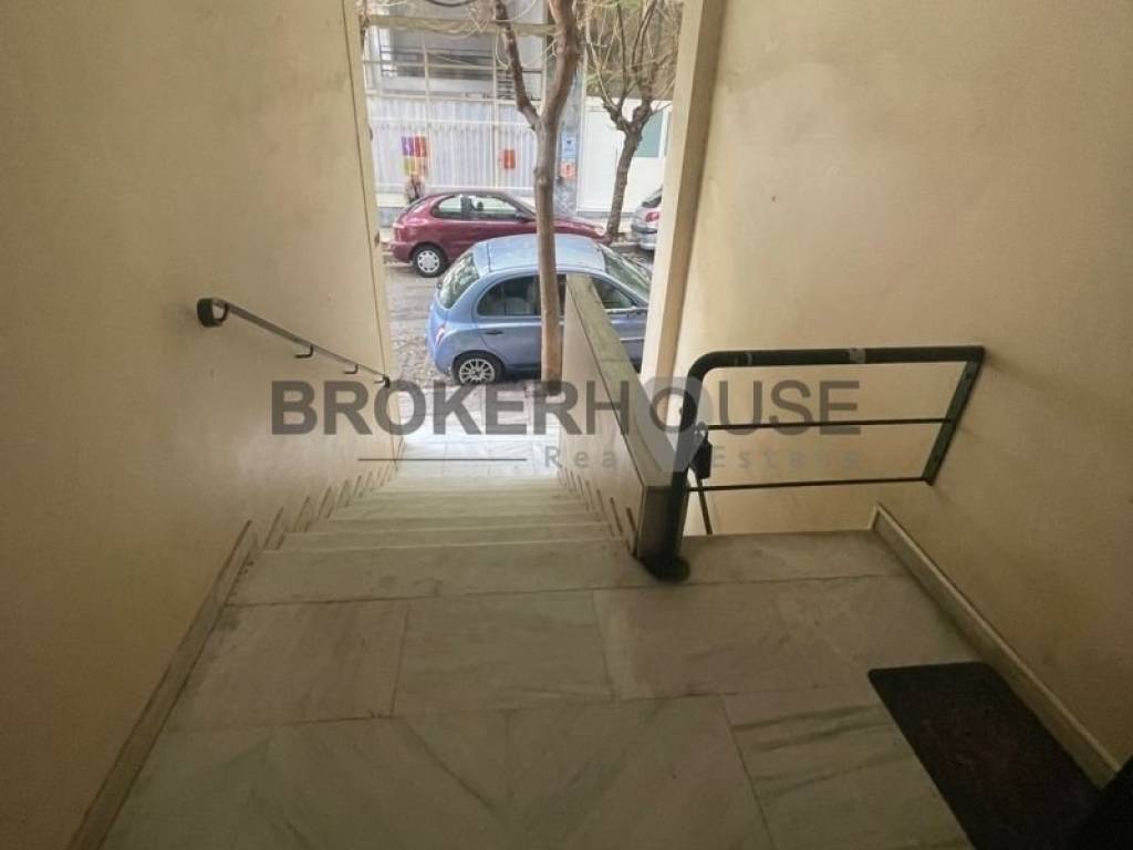 Είσοδος πολυκατοικίας