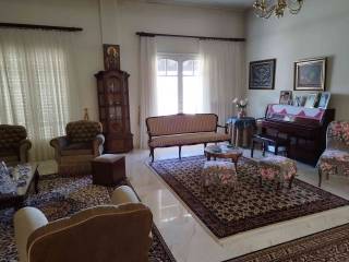 Salotrapezaria katoikias B