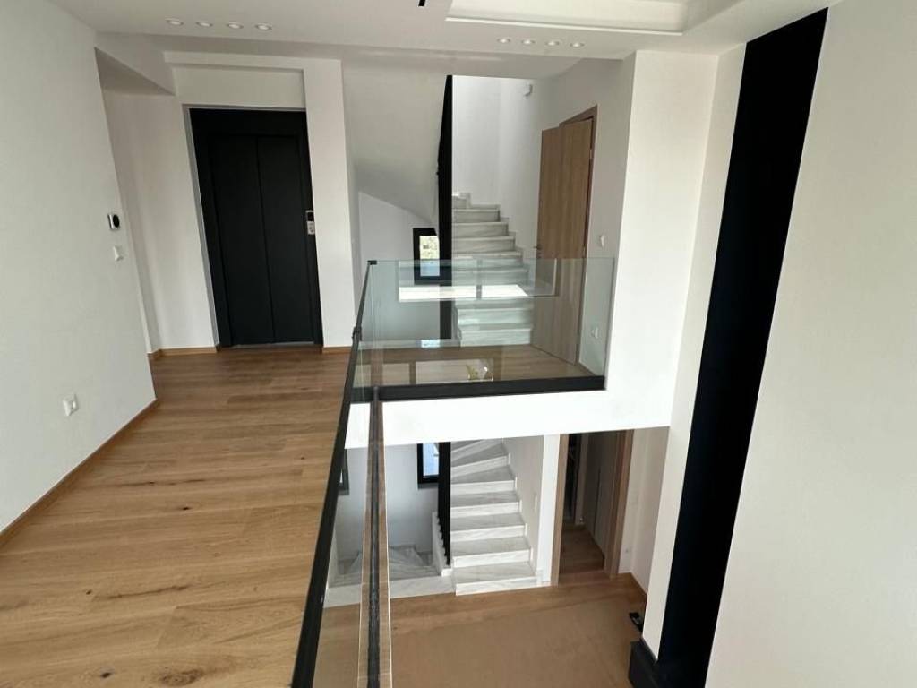 Μπαλκόνι 1ου ορόφου