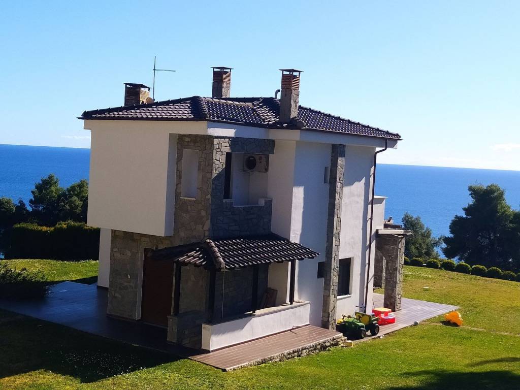 ANYPLACE MESITIKES YPERESIES