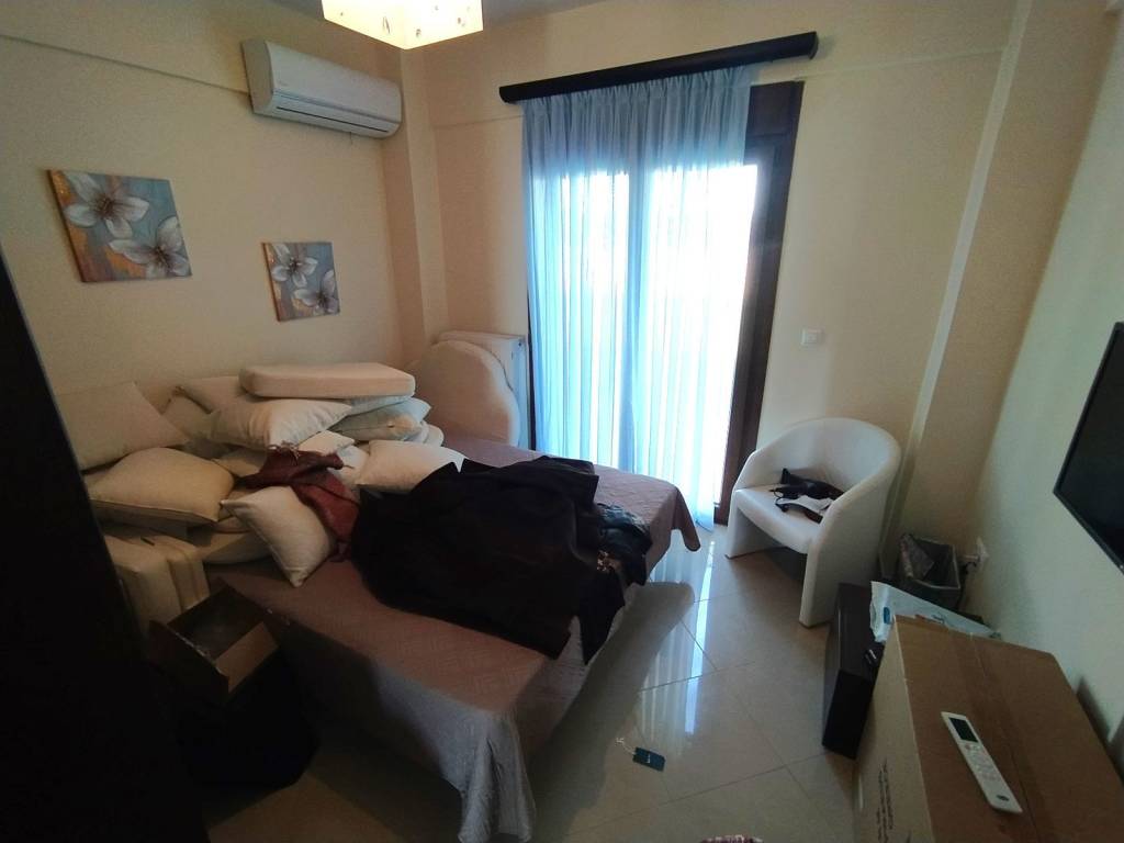 ANYPLACE MESITIKES YPERESIES