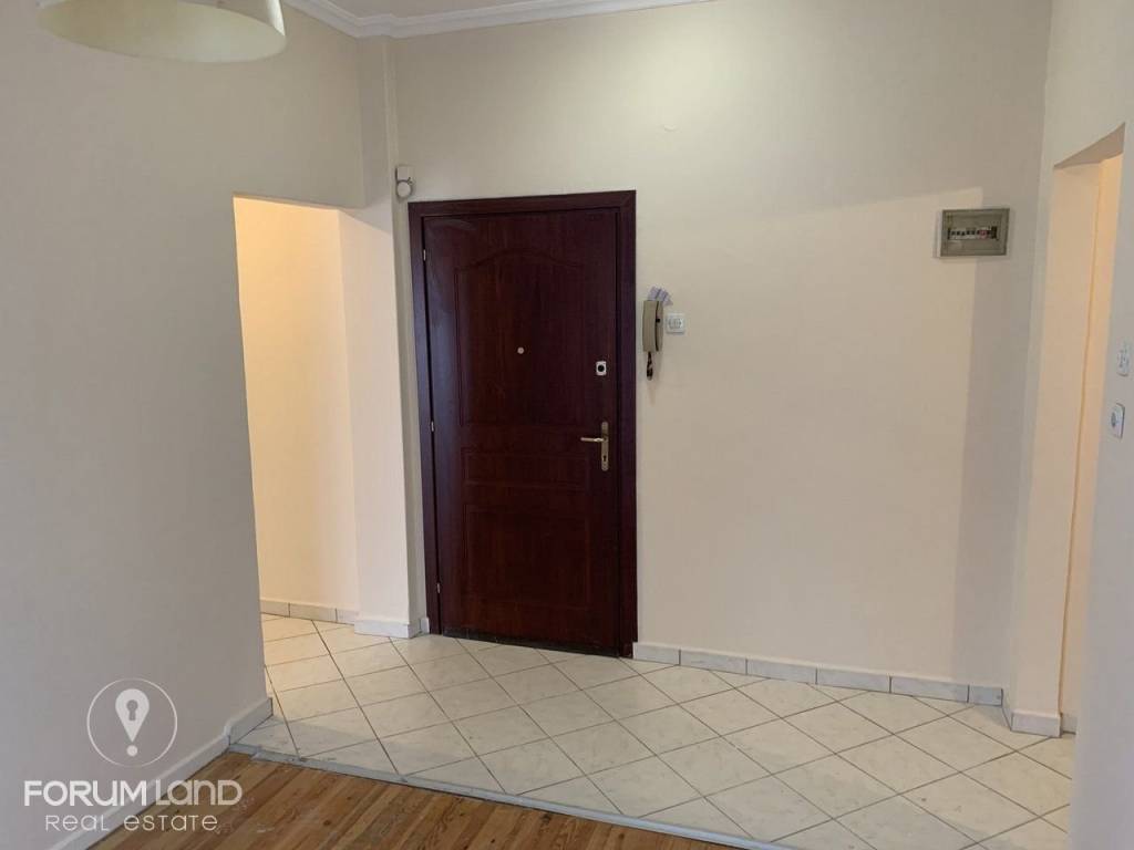 Forumland Real Estate, Είσοδος