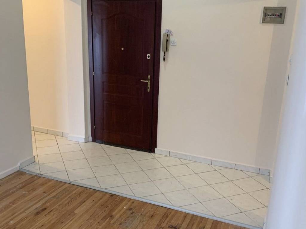 Forumland Real Estate, Είσοδος