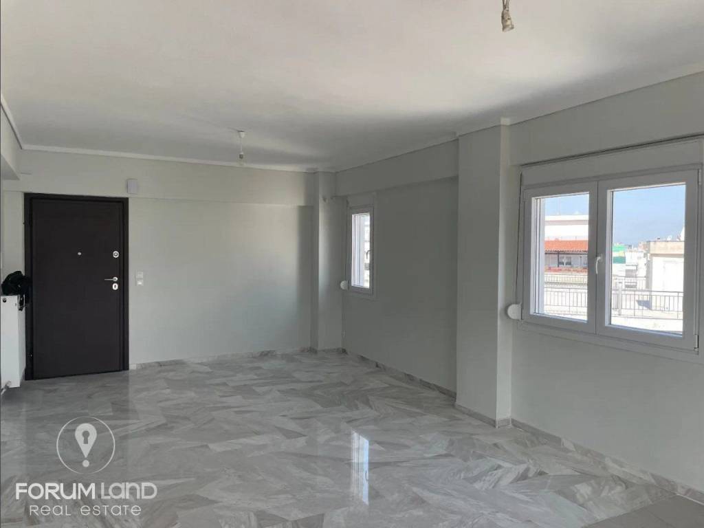 Forumland Real Estate, Σαλόνι