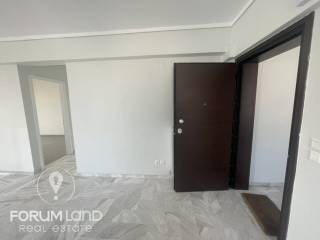 Forumland Real Estate, Είσοδος