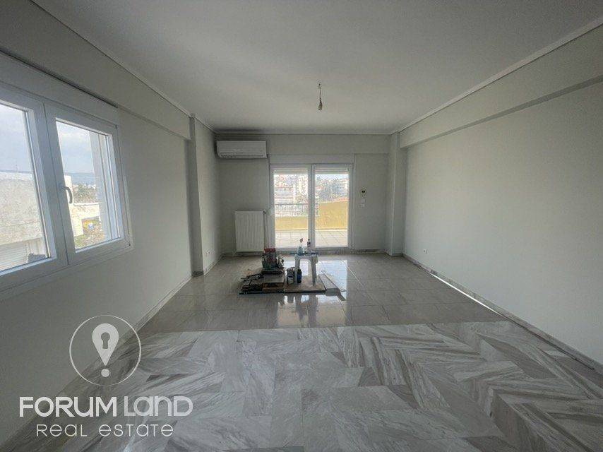 Forumland Real Estate, Σαλόνι