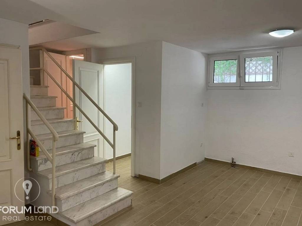 Forumland Real Estate, ημιυπόγειο