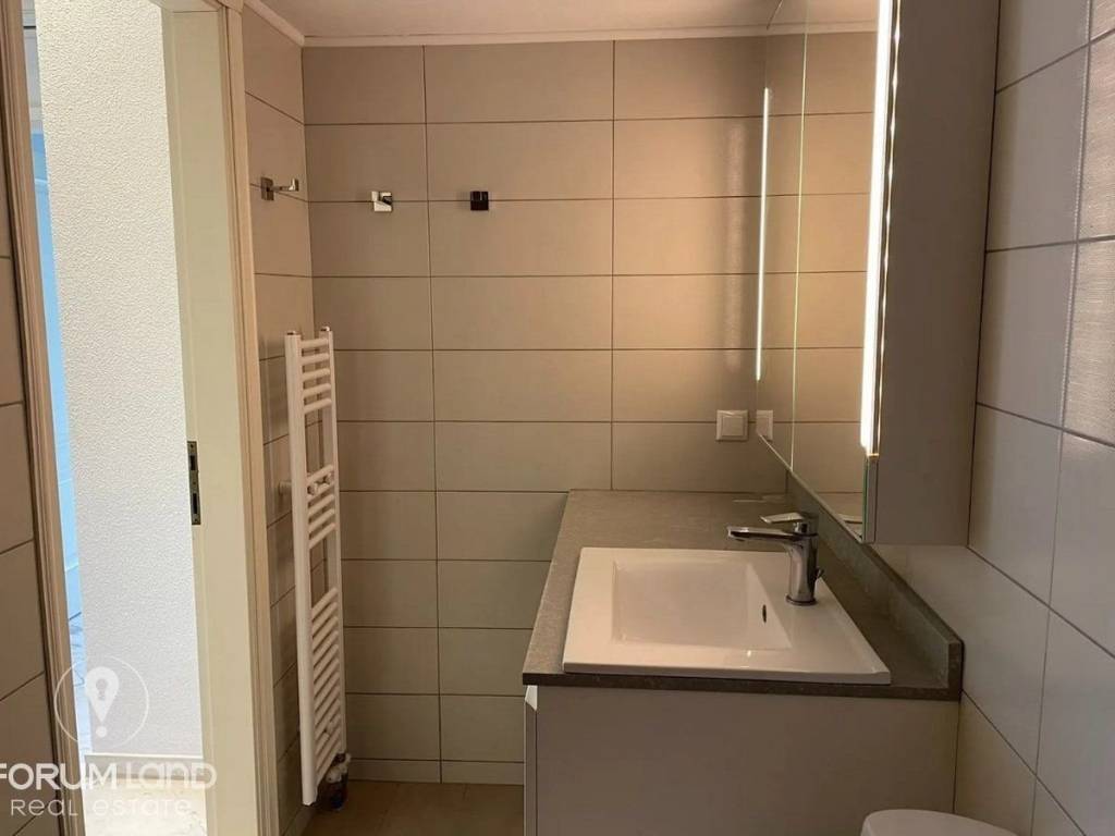 Forumland Real Estate, Μπάνιο