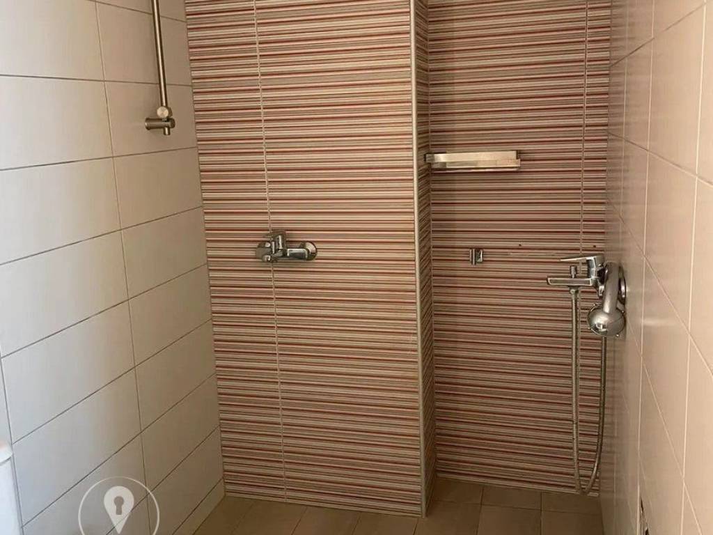 Forumland Real Estate, Μπάνιο