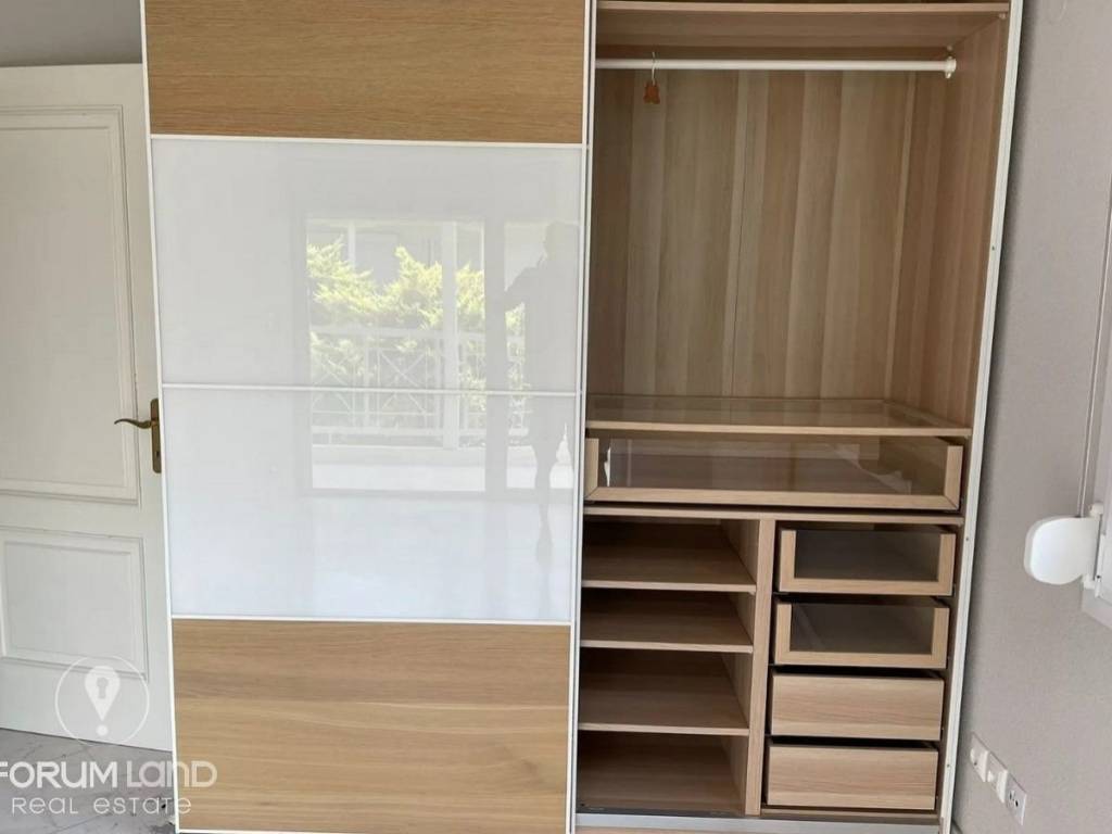 Forumland Real Estate, Ντουλάπες