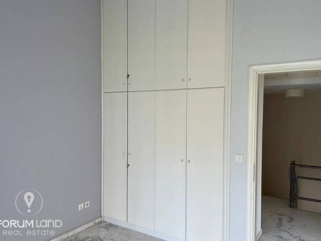 Forumland Real Estate, Ντουλάπες