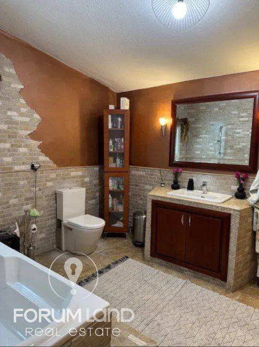 Forumland Real Estate, Μπάνιο