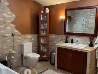 Forumland Real Estate, Μπάνιο