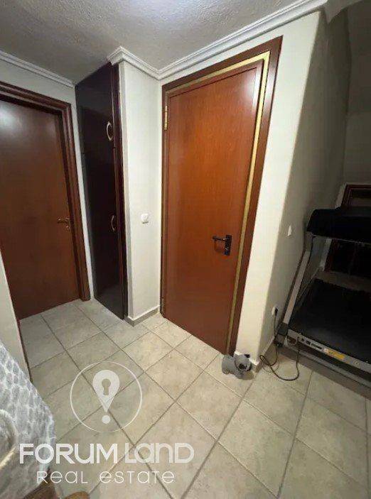 Forumland Real Estate, Είσοδος