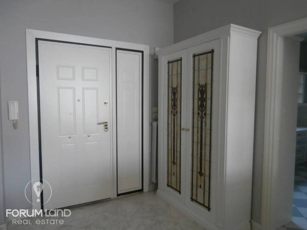 Forumland Real Estate, Είσοδος