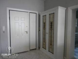 Forumland Real Estate, Είσοδος