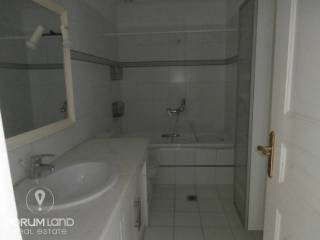 Forumland Real Estate, Μπάνιο