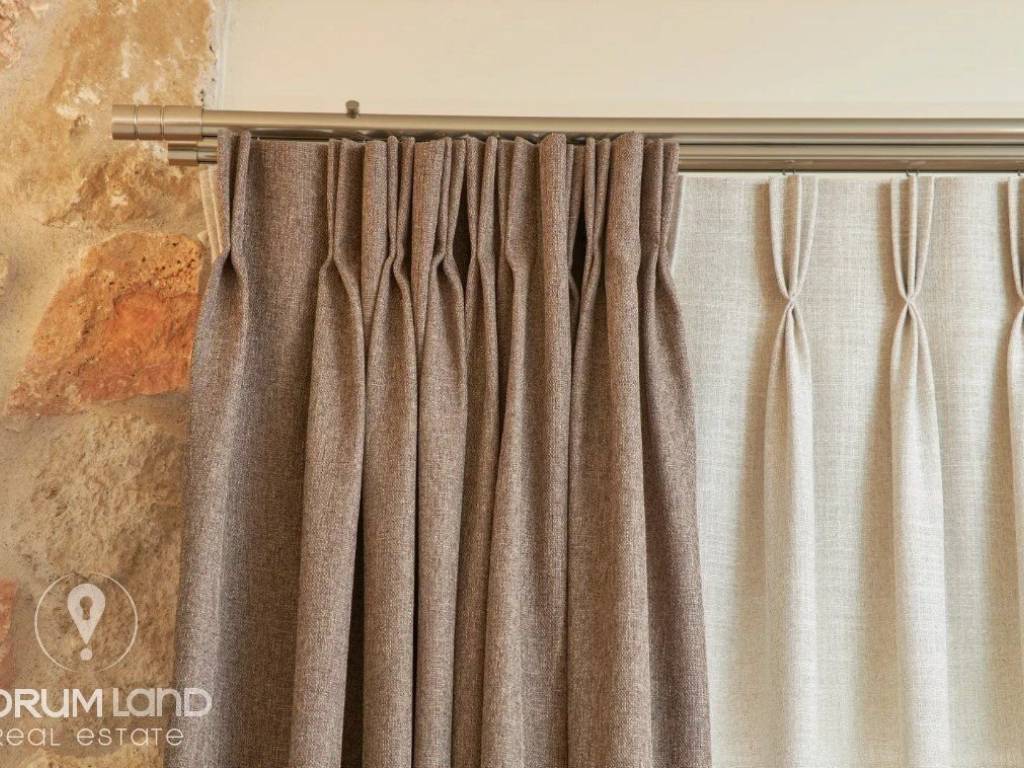 Forumland Real Estate, κουρτίνες