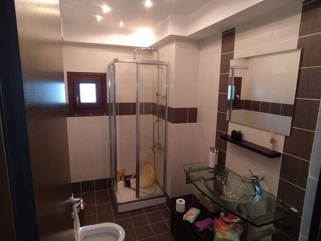 ANYPLACE MESITIKES YPERESIES