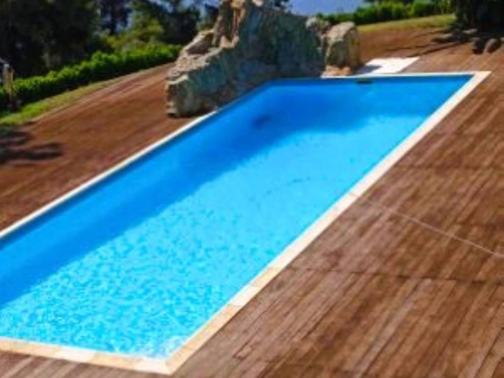 ANYPLACE MESITIKES YPERESIES