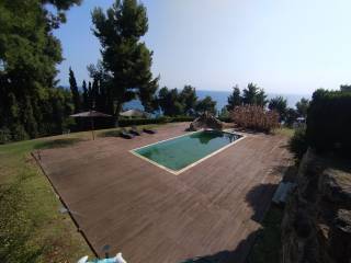 ANYPLACE MESITIKES YPERESIES